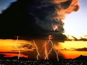 Strele prispevajo k življenju, kakor ga poznamo 3 strele3