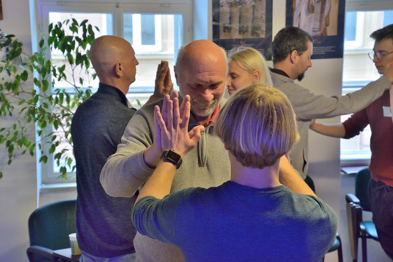 “Poveži se, da razumeš” – ustvarjalna delavnica komunikacije, družbene integracije in utelešenja simbolov 2 22